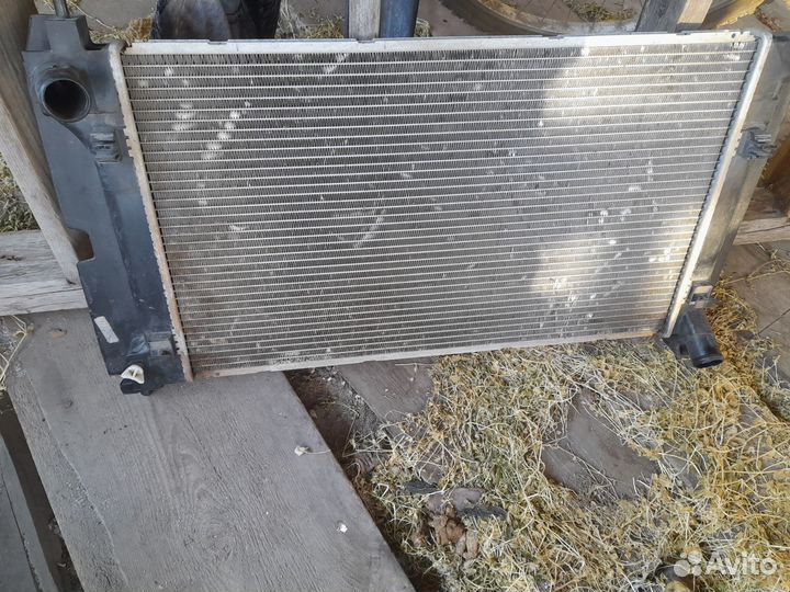 Радиатор б/у на Тойота Авенсис 250 кузов