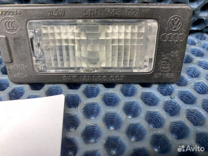 Фонарь подсветки номера для VW Touareg NF/FL