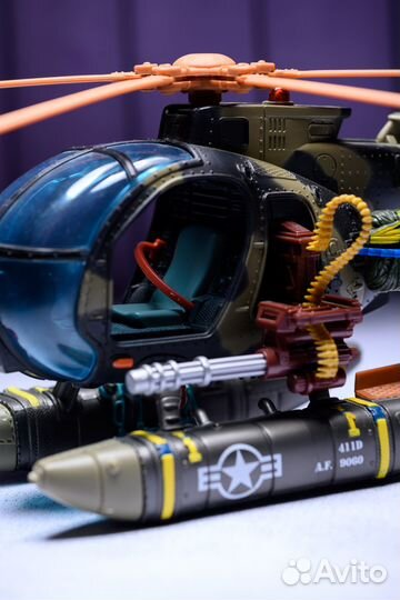 Игрушечная военная техника (вертолёт)