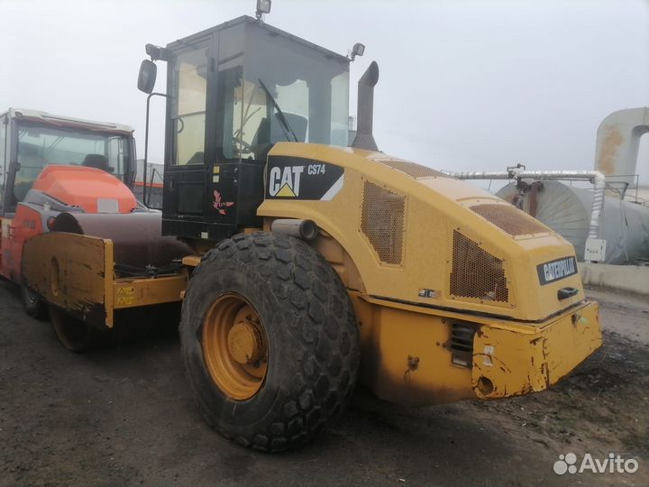 Дорожный каток CAT CS74, 2008