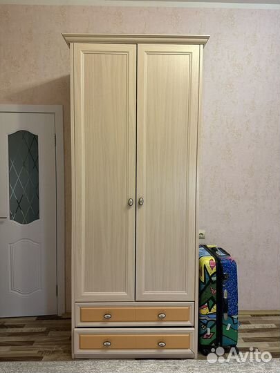 Шкаф