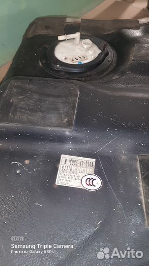 Бензобак с бензонасосом и заливной горловиной