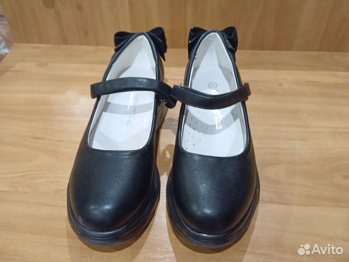 Продам туфли для девочки
