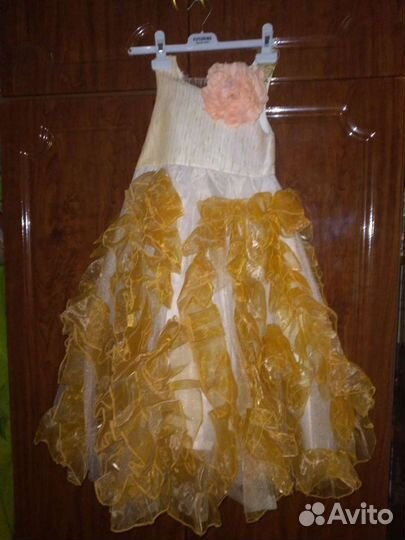 Платья на 6,7,5 лет
