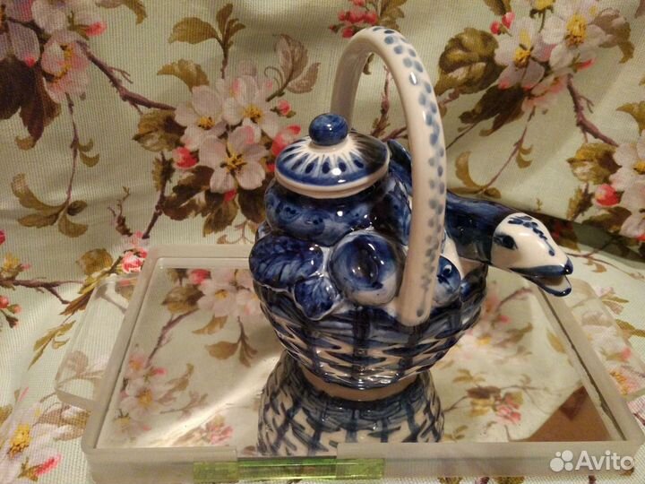 Чайники фарфороровые