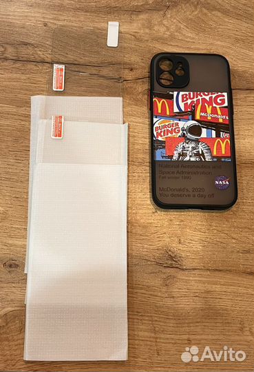 Чехол на iPhone 12 и защитные стекла