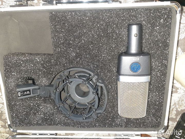 Конденсаторный микрофон AKG C214