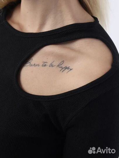 Лонгслив с вырезом на плече