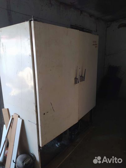 Холодильный шкаф