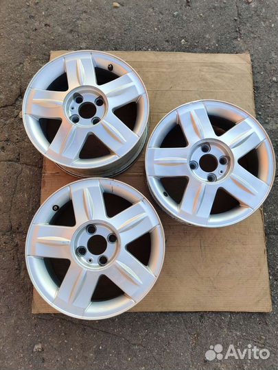 Поштучно три литых диска Renault Sandero 1