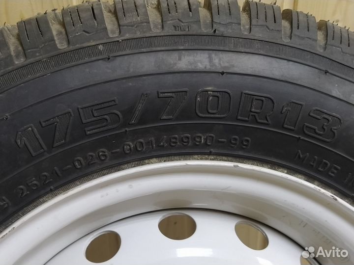 Колесо шипованное в сборе 175 70 R 13 одна штука