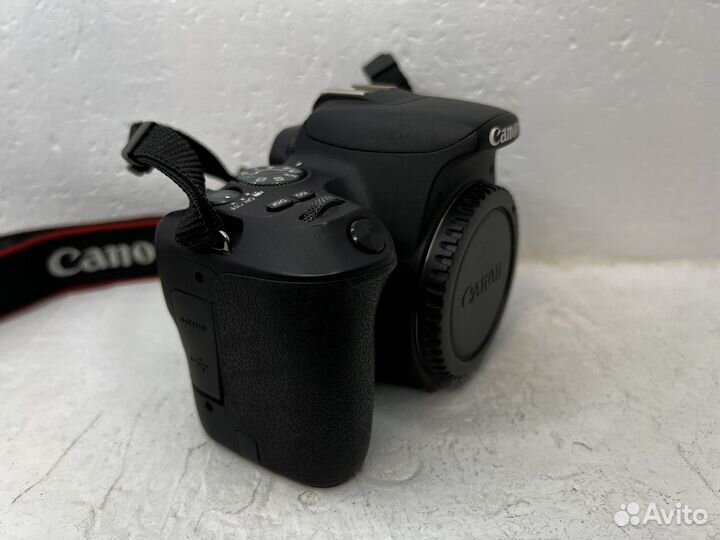 Canon 200D Body пробег 3.200
