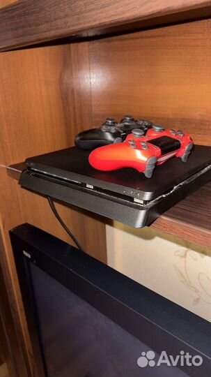 Ps4 slim 1tb, 2 геймпада, и игры