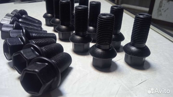 Болт колёсный Mercedes Benz новый