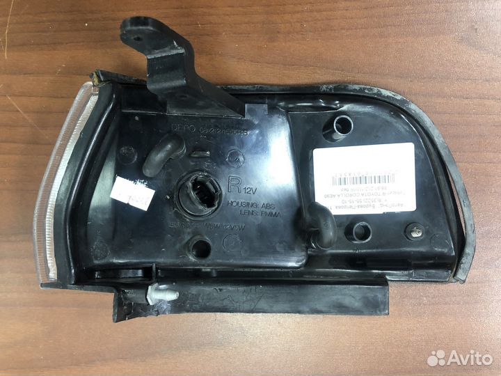 Указатель поворота белый R Toyota Corolla AE100