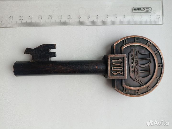 Сувенирный ключ Ленинград 1703