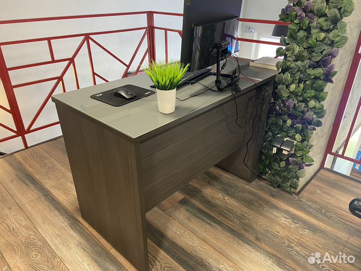 Компьютерный стол Hoff