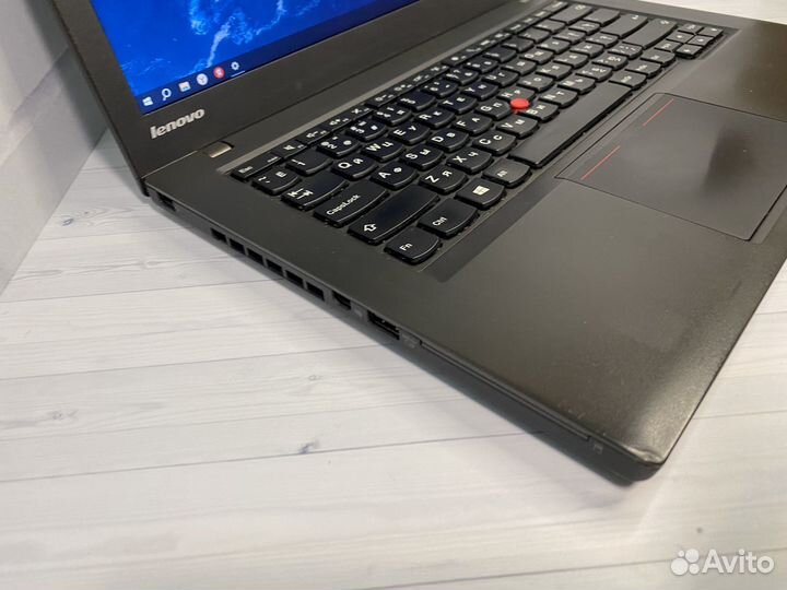 Отличный шустрый ноутбук Lenovo i5/SSD/8gb