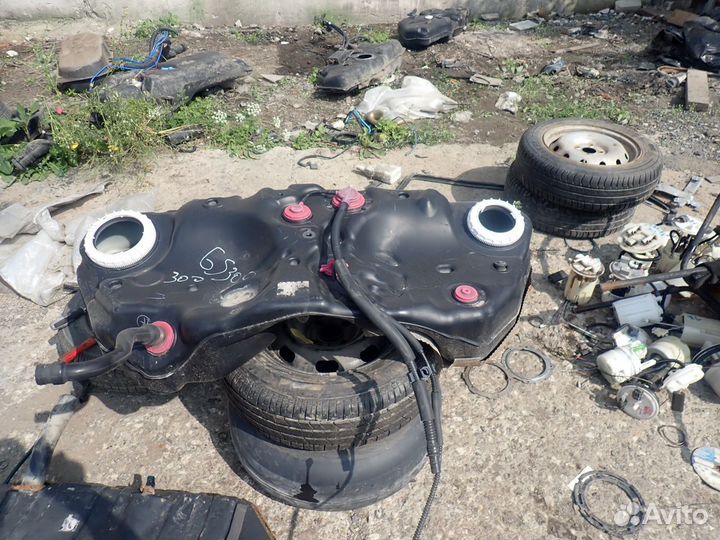 Бак топливный для Lexus GS 300/400/430 2005-2011