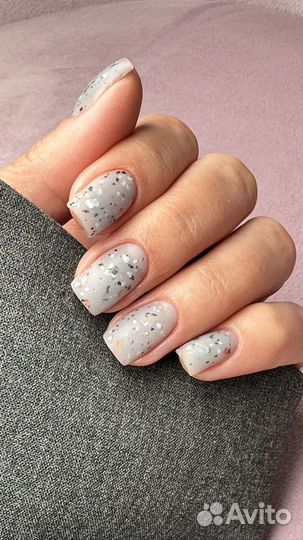 Модель на маникюр