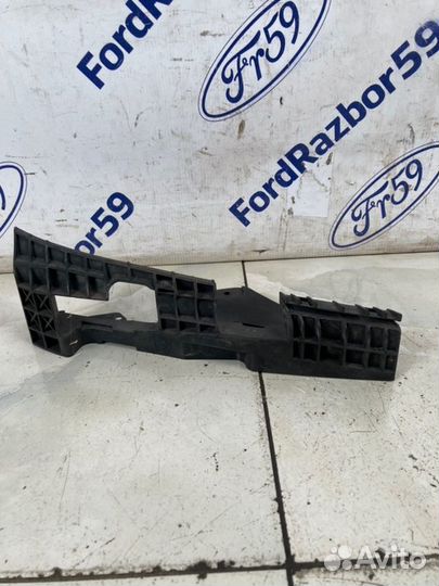 Кронштейн фары передний правый Lexus Is250 XE20