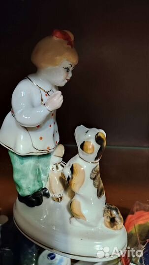 Статуэтка Девочка с собакой