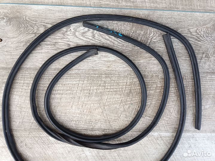 Уплотнитель двери верхний Peugeot 206