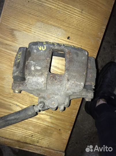 Суппорт передний левый Peugeot 307