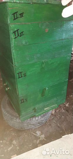 Пчелиные ульи и рамки