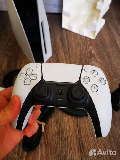 Новая Sony playstation 5, плюс 3игры на дисках