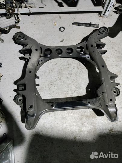 Porsche cayenne 958 Подрамник передний