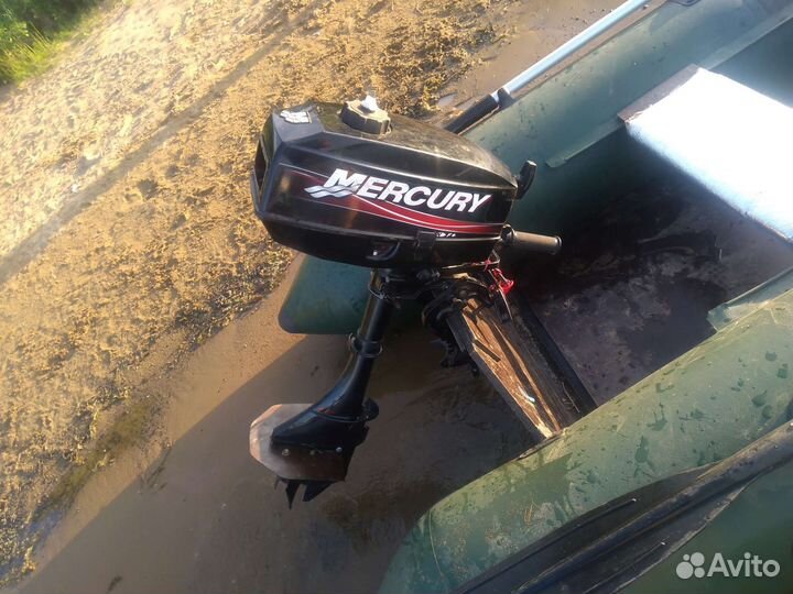 Лодка с мотром