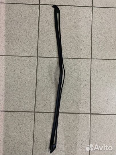 Уплотнитель лобового стекла Volvo