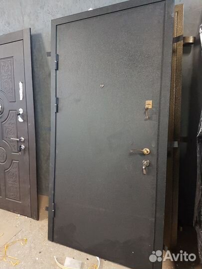 Стальная дверь с отделкой от производителя