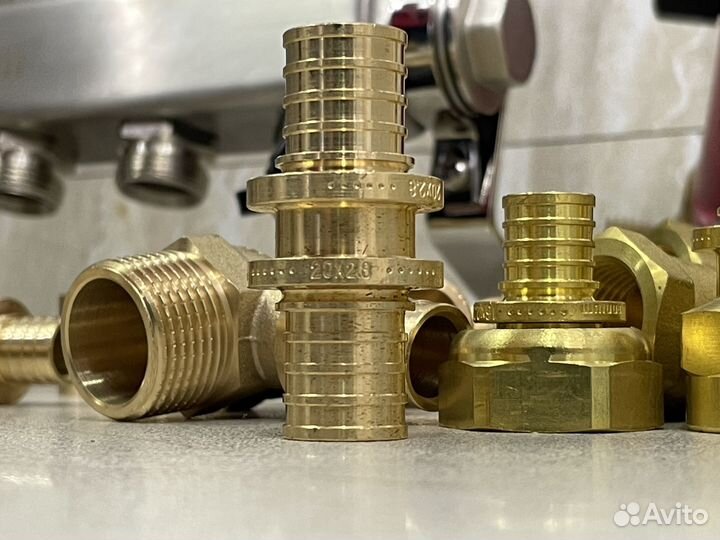 Муфта соединительная латунная 16х2.2 1/2 дюйма