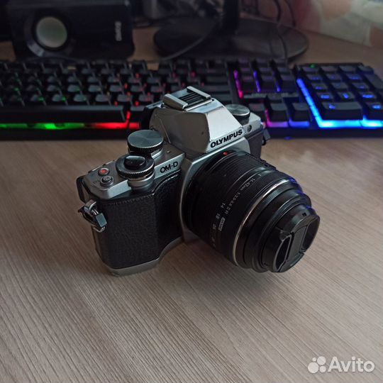 Olympus OM-D E-M10 kit + Доп Аккумуляторы