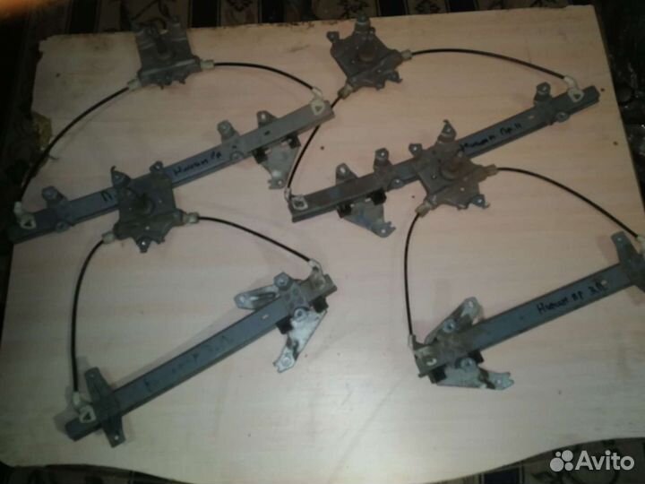 Стеклоподъемник механический Nissan Primera P11