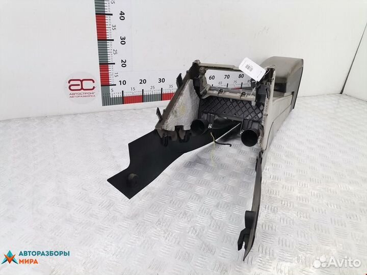 Подлокотник Volkswagen Passat B6 2006 3C0863319S