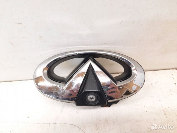 Эмблема передняя левая Infiniti Qx56/Qx80 Z62