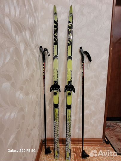 Лыжные ботинки+лыжи и палки