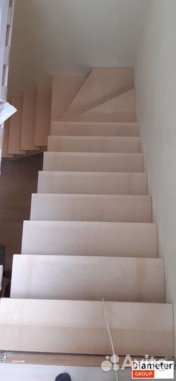 Металлическая лестница из лиственницы