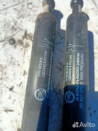 Амортизатор багажника Лада Калина