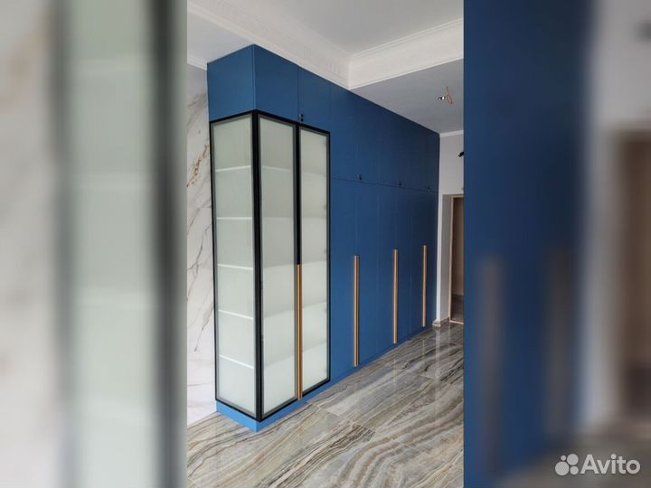 Шкаф платяной