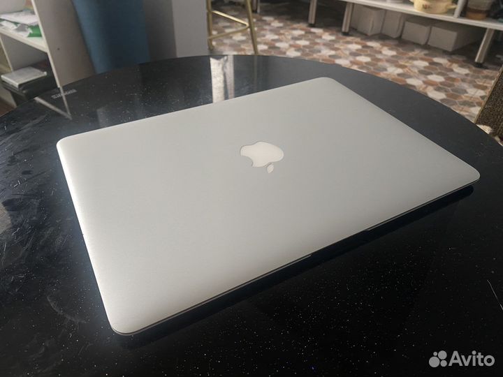 Macbook air 13 2015 i5 8gb 128 новая батарея