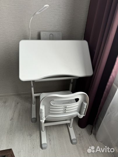 Растущая парта со стулом и светильником