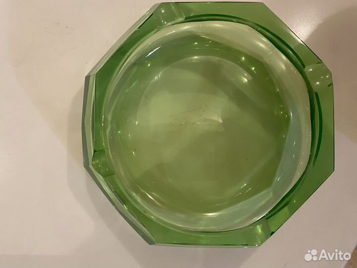 Урановое стекло пепельница