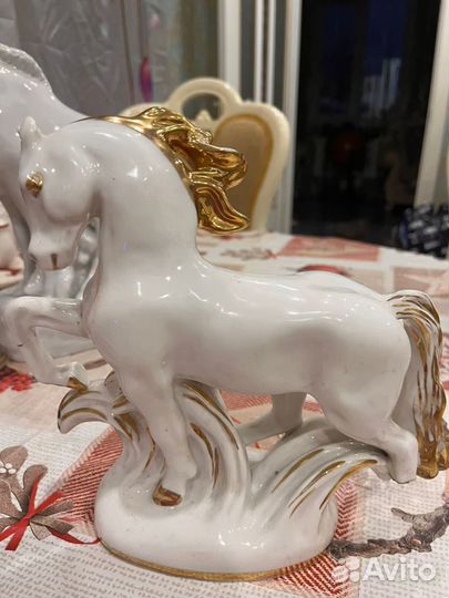Фарфоровые статуэтки конь -огонь лфз