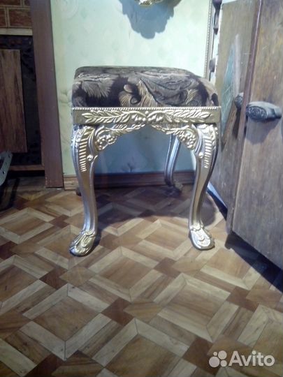 Банкетка и зеркало