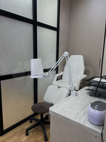 Сдам рабочее место мастеру по маникюру