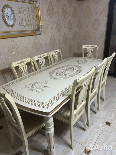 Стол обеденный и стулья